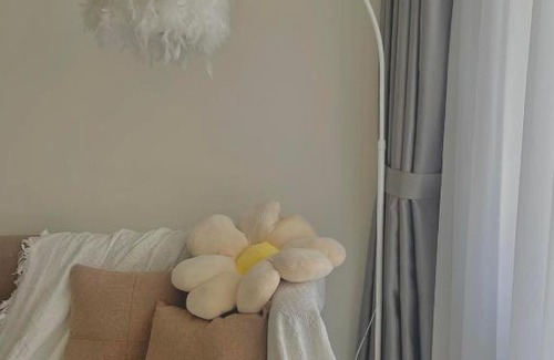Gia Lam Apartment | Beany's Home: Guest Rated 10/10 with Pool & Hot Tub