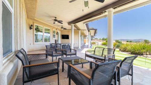 Temecula Villa | Relaxing Bear Bridge: Hilltop Haven with Hot Tub & Views