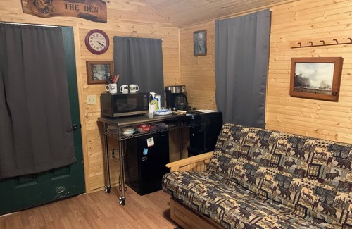 Wilmington Cabin | Cozy Bear Cabin at Adirondack Wildlife Refuge - Pet Friendly
