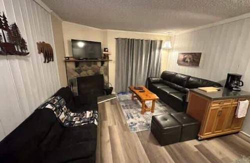 Ruidoso Condo | Perfect Getaway at Bear Canyon Condo #129 with Spa & Kitchen
