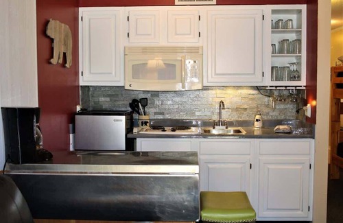 Ruidoso Condo | Perfect Getaway at Bear Canyon Condo #129 with Spa & Kitchen