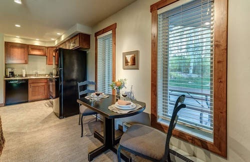 Steamboat Springs Condo | Bear Claw 100: Ski-In/Ski-Out Studio with Top Amenities
