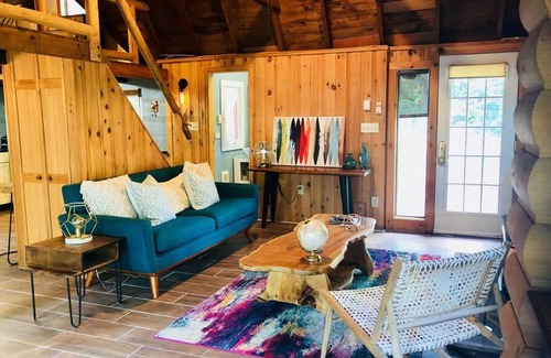 Layton Ski Chalet | Bear Cottage: Cozy Retreat with Pet and Child-Friendly Perks