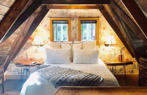 Layton Ski Chalet | Bear Cottage: Cozy Retreat with Pet and Child-Friendly Perks