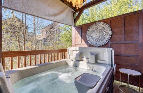 Pigeon Forge House | Relax at Bear Cove by AvantStay with Hot Tub & Pool Table