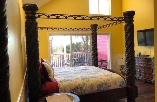 Shasta Cascade Cabin | Experience Bear Creek Falls Lodge with Private Beach Access