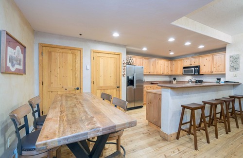 Mountain Village Condo | Bear Creek Lodge 107: Family-Friendly Condo with Pool