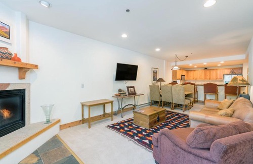 Mountain Village Apartment | Charming Bear Creek Lodge 110: Family-Friendly Retreat