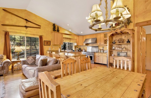 Upper Moonridge House | Bear Creek Lodge #735: Pet-Friendly Paradise by the Ocean