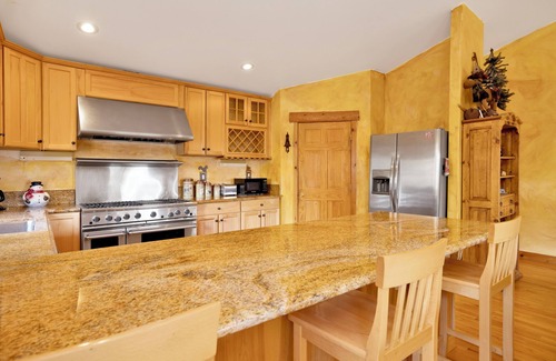 Upper Moonridge House | Bear Creek Lodge #735: Pet-Friendly Paradise by the Ocean