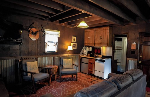Pinos Altos Hotel | Cozy Bear Creek Motel and Cabins with Spa & Family Amenities