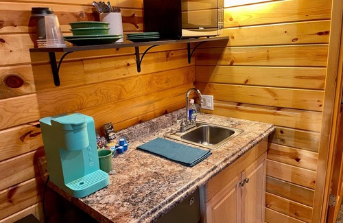 Thompson Falls Cabin | Pet-Friendly Bear Creek Resort with Pool & Breakfast Included