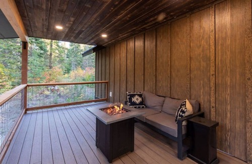 Leavenworth Cabin | Bear Den: Cozy 1 Bedroom Cabin with Kitchen & Family Fun