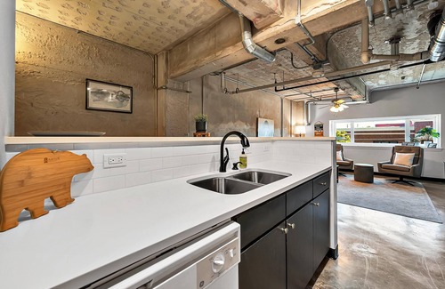 Brazos Condo | Cozy Bear Den: Ideal for Waco, Baylor & Magnolia Visits