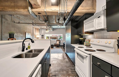 Brazos Condo | Cozy Bear Den: Ideal for Waco, Baylor & Magnolia Visits