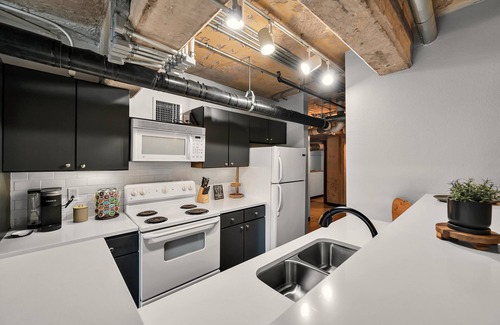 Brazos Condo | Cozy Bear Den: Ideal for Waco, Baylor & Magnolia Visits