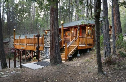 North Wawona Villa | Bear Foot Pines: Pet-Friendly Retreat with 10/10 Rating