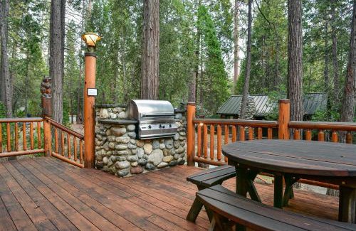 North Wawona Villa | Bear Foot Pines: Pet-Friendly Retreat with 10/10 Rating