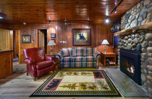 North Wawona Villa | Bear Foot Pines: Pet-Friendly Retreat with 10/10 Rating