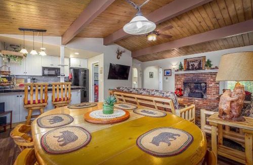 Three Rivers House | Bear Hollow by Sequoia National Park