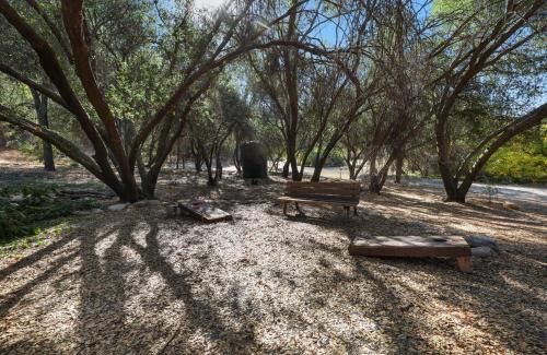 Three Rivers House | Bear Hollow by Sequoia National Park