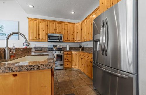 Bear Hollow Village House | Inviting Bear Hollow Village 5519 with Hot Tub & Pet-Friendly