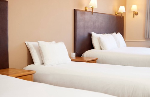 Havant Hotel | Budget-Friendly Bear Hotel Havant with Restaurant & Breakfast