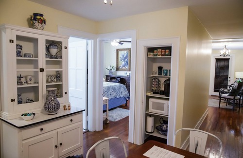 St. Elmo Improvement League Apartment | Bear House 1890: Family-Friendly Retreat Near Downtown