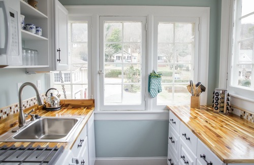 St. Elmo Improvement League Apartment | Bear House 1890: Family-Friendly Retreat Near Downtown