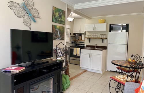 St. Elmo Improvement League Apartment | Bear House 1890: Perfect Getaway Near Cafes & Activities