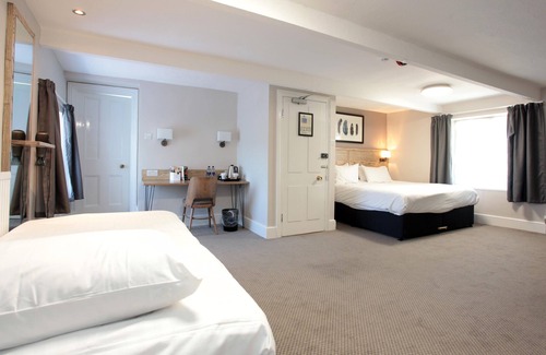 Street Hotel | Discover Bear Inn, Somerset: Family-Friendly 4-Star Stay