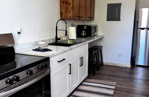 Paris Apartment | Ideal Family Retreat Near Garden City and North Beach