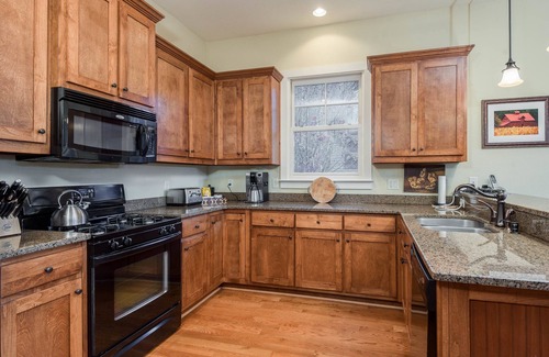 Bear Lake Reserve Condo | Discover Summer Bear Lake's Best Pet-Friendly Getaway!