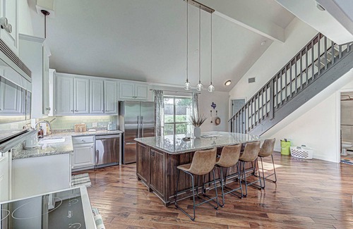 Pedernales Canyon Ranch House | Bear Moon Ranch | Hot Tub, Pool, Pickleball