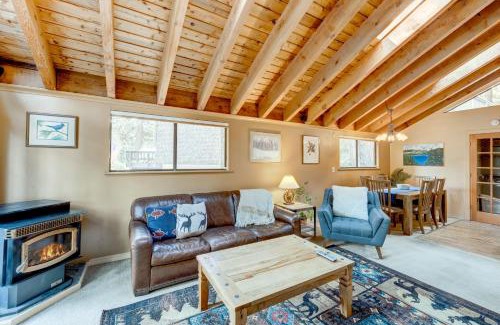 Incline Village House | Bear & Moose Manor: Family-Friendly Retreat with Hot Tub