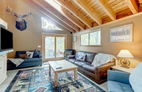 Incline Village House | Bear & Moose Manor: Family-Friendly Retreat with Hot Tub