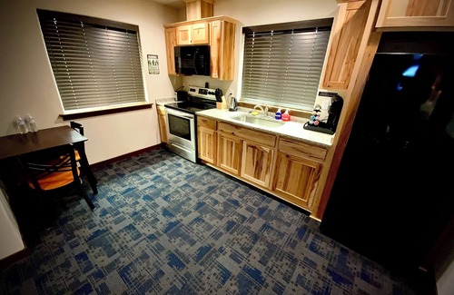 Grants Pass House | Bear Mountain Suite 7: Pet-Friendly Escape with Breakfast