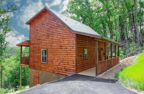 Gatlinburg - Pigeon Forge House | Bear Mountain: Family-Friendly Retreat with Pool & Hot Tub