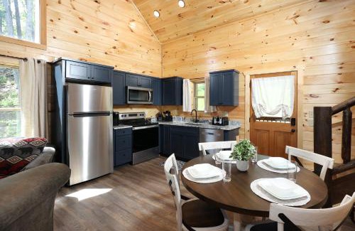 Gatlinburg - Pigeon Forge House | Bear Mountain: Family-Friendly Retreat with Pool & Hot Tub