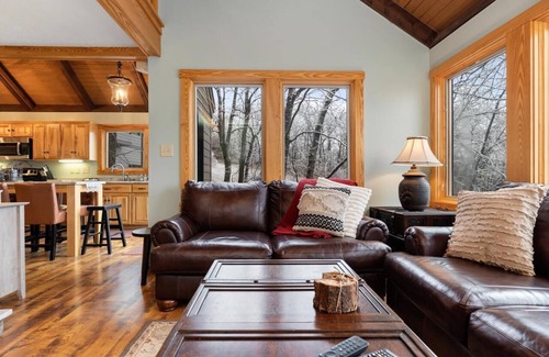 Treeloft House | Wintergreen Advantage: Cozy Retreat with Lake Views & Spa