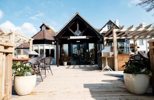 Burton Hotel | Pet-Friendly Bear Of Burton: Rated 9.3/10 with Family Amenities