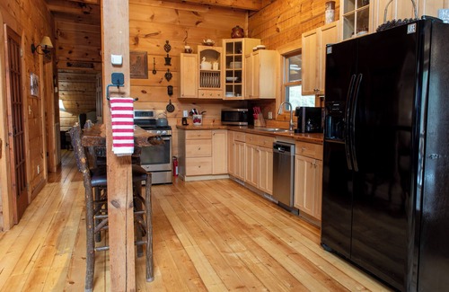 Cosby Cabin | Relaxing Sunrise Meadow Cabin with Spa & Pool near Gatlinburg
