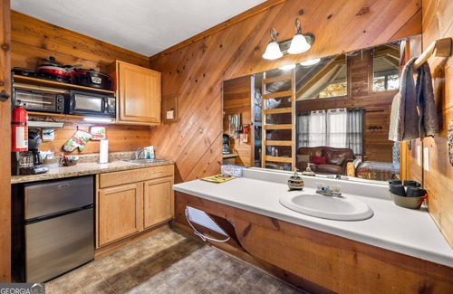 Sautee Nacoochee Cottage | Bear Paw Cottage #4: Pet-Friendly Retreat with Hot Tub