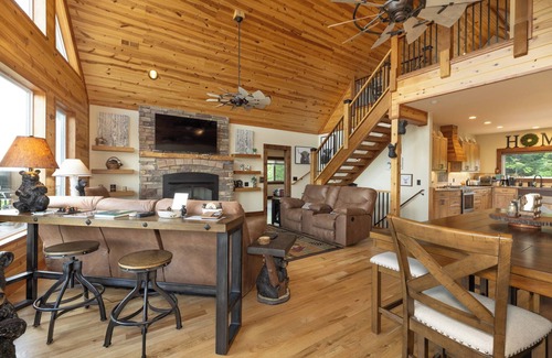 Boomer Cabin | Bear Paw Lodge: Guest Rated 10/10 Cabin in Blue Ridge