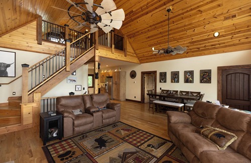 Boomer Cabin | Bear Paw Lodge: Guest Rated 10/10 Cabin in Blue Ridge