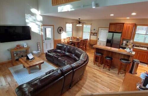 Unaka Cabin | Bear Paw Resort: Family-Friendly Retreat with Great Amenities
