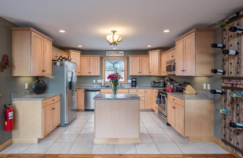 Sunday River Area Ski Chalet | Bear Ridge: Premier Chalet Near Outdoor Adventures & Spa