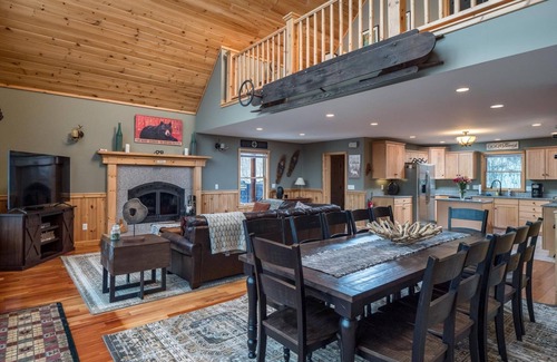 Sunday River Area Ski Chalet | Bear Ridge: Premier Chalet Near Outdoor Adventures & Spa