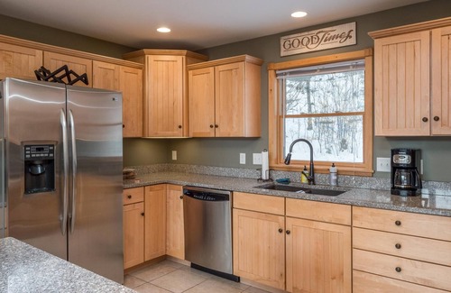 Sunday River Area Ski Chalet | Bear Ridge: Premier Chalet Near Outdoor Adventures & Spa