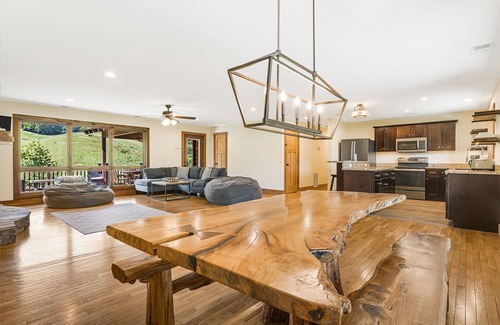 Burnsville House | Relax at Bear's Den with Private Hot Tub & Cozy Fire Pit